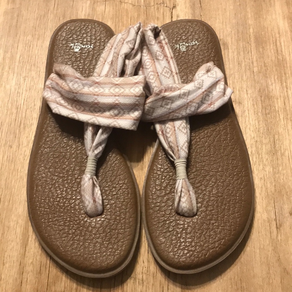 Sanuk slipper sandals